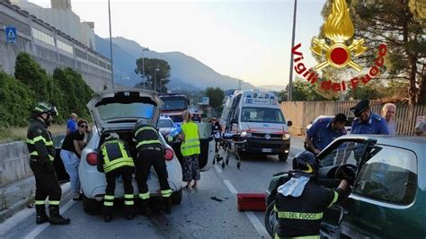 CASTROCIELO – Auto contro un camion, i conducenti in ospedale